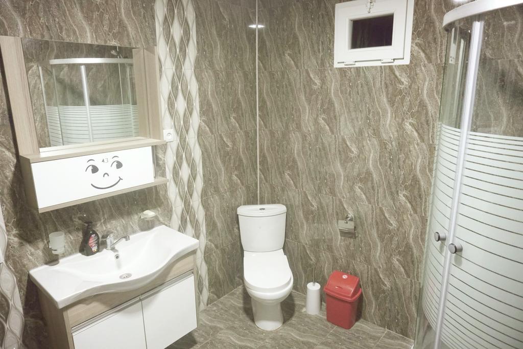 Guesthouse Zedafoni Zestafoni Εξωτερικό φωτογραφία